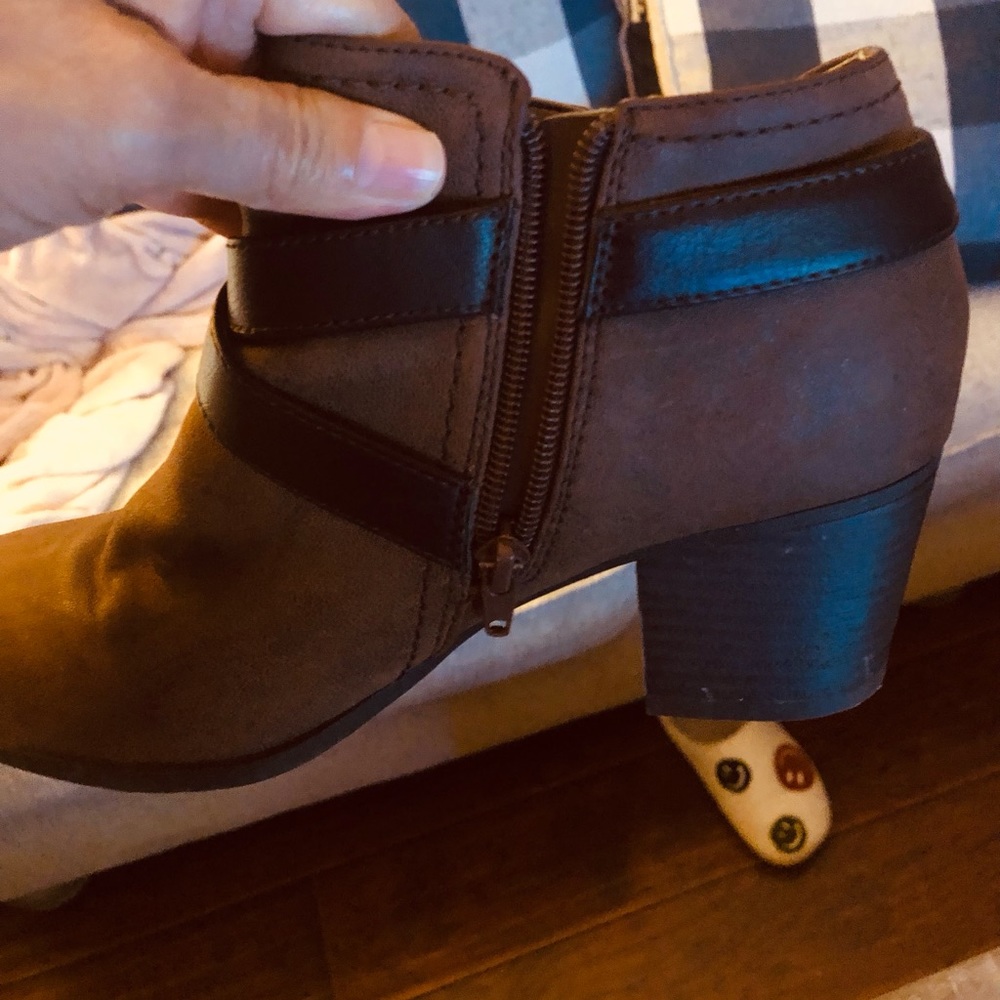 Indigo boots. Very cute.